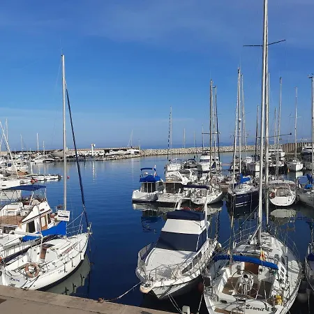 With Pool Near The And Barcelona By Train アパート