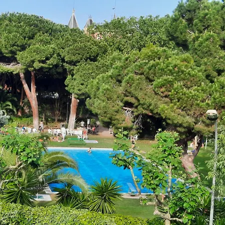 Appartement With Pool Near The And Barcelona By Train El Masnou