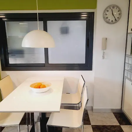 Bright Near The And Barcelona By Train Apartment *